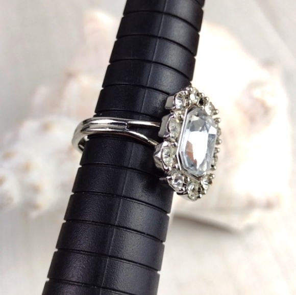 ❤️BUNDLE ONLY❤️ Silver Tone Rhinestone Adjustable Ring - Picture 7 of 10